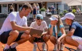 „Die neue Macht am Tennisplatz: Warum Trainer 2026 mehr können müssen als Vorhand und Rückhand“