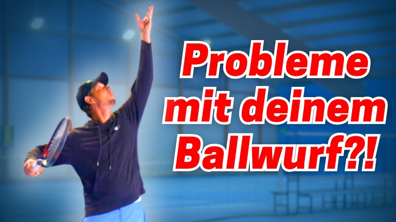 Sven Bendlin demonstriert Ballwurf beim Aufschlag auf dem Tennisplatz