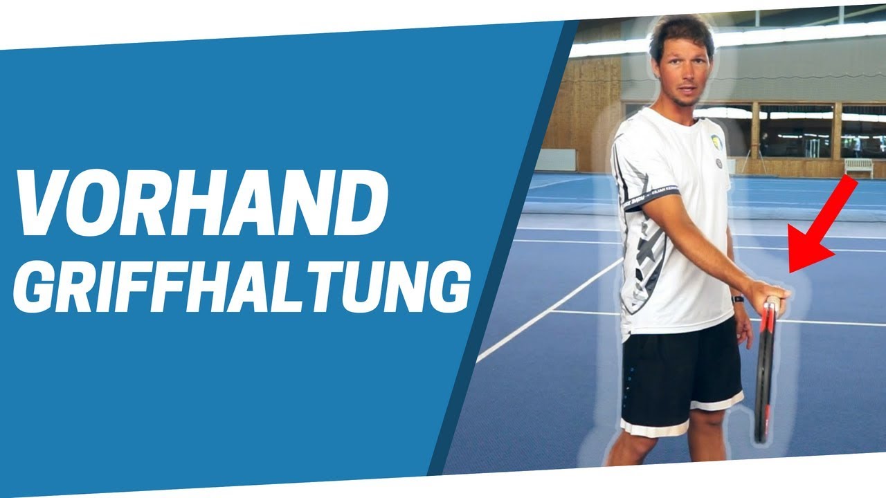 Sven Bendlin demonstriert Vorhand-Griffhaltung auf dem Tennisplatz
