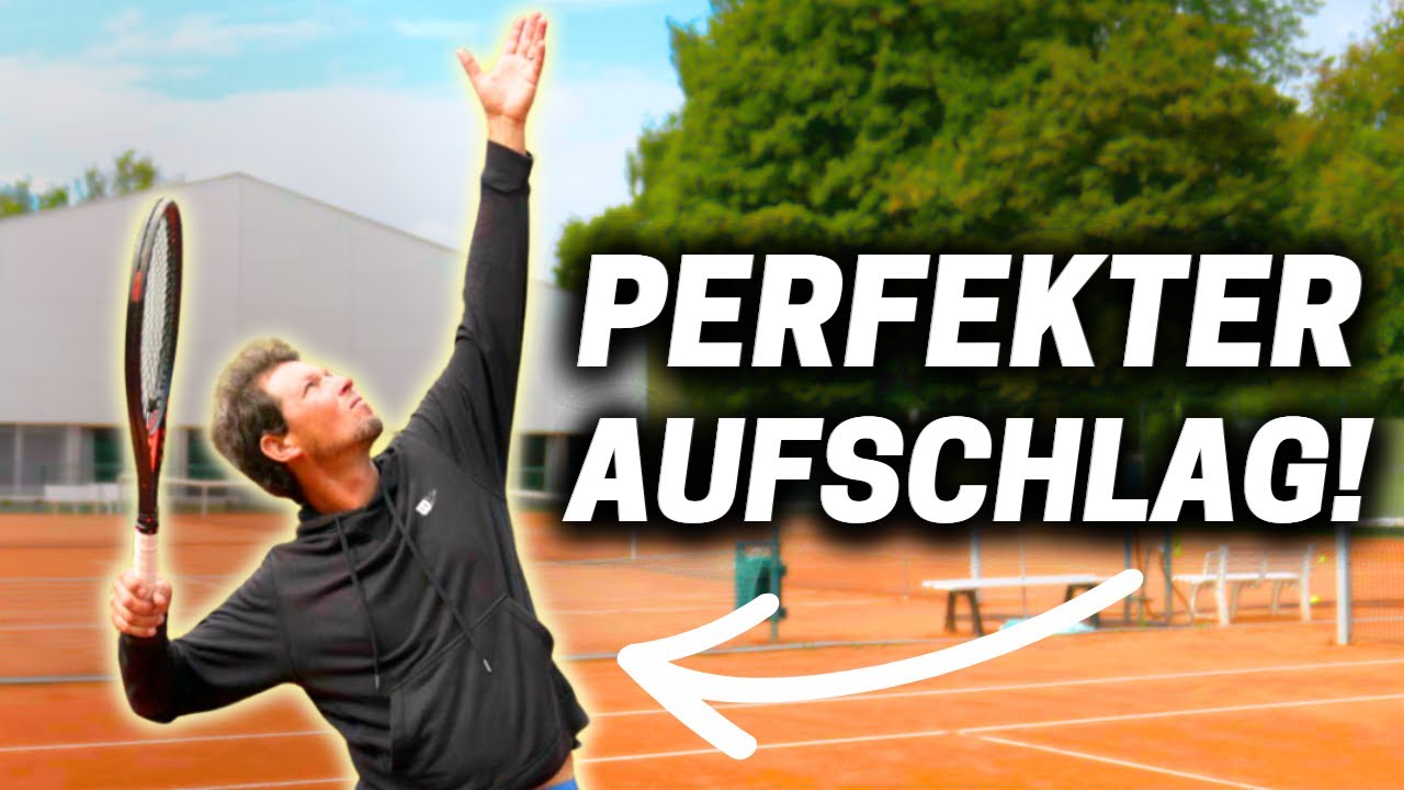 Sven Bendlin demonstriert Aufschlag-Grundlagen auf dem Tennisplatz