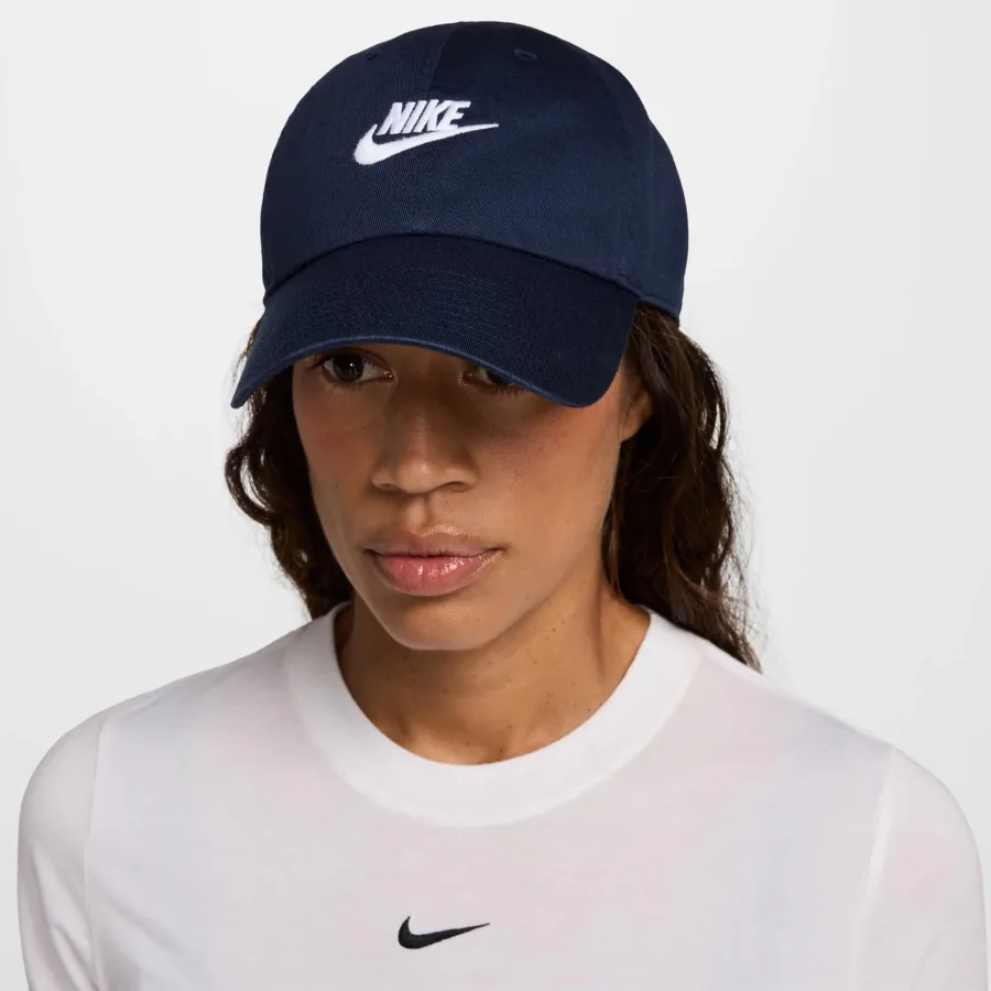 Nike Club Futura Metal Swoosh Cap-Dunkelblau,Weiß