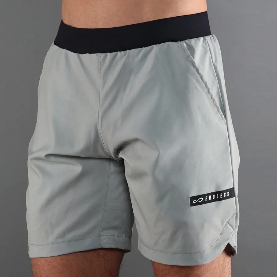 Endless Swift Shorts Herren-hellgrau