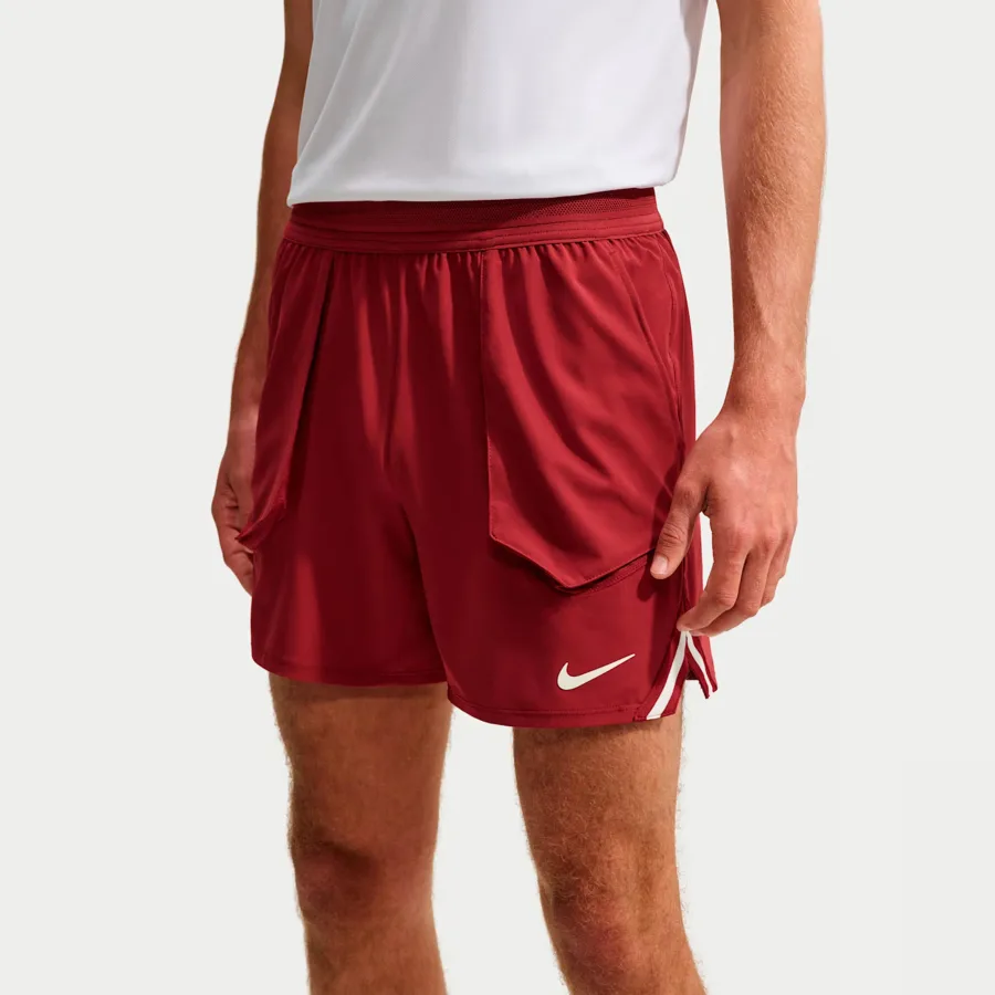 Nike Jannik Sinner Court Slam Shorts Herren - weinrot, creme